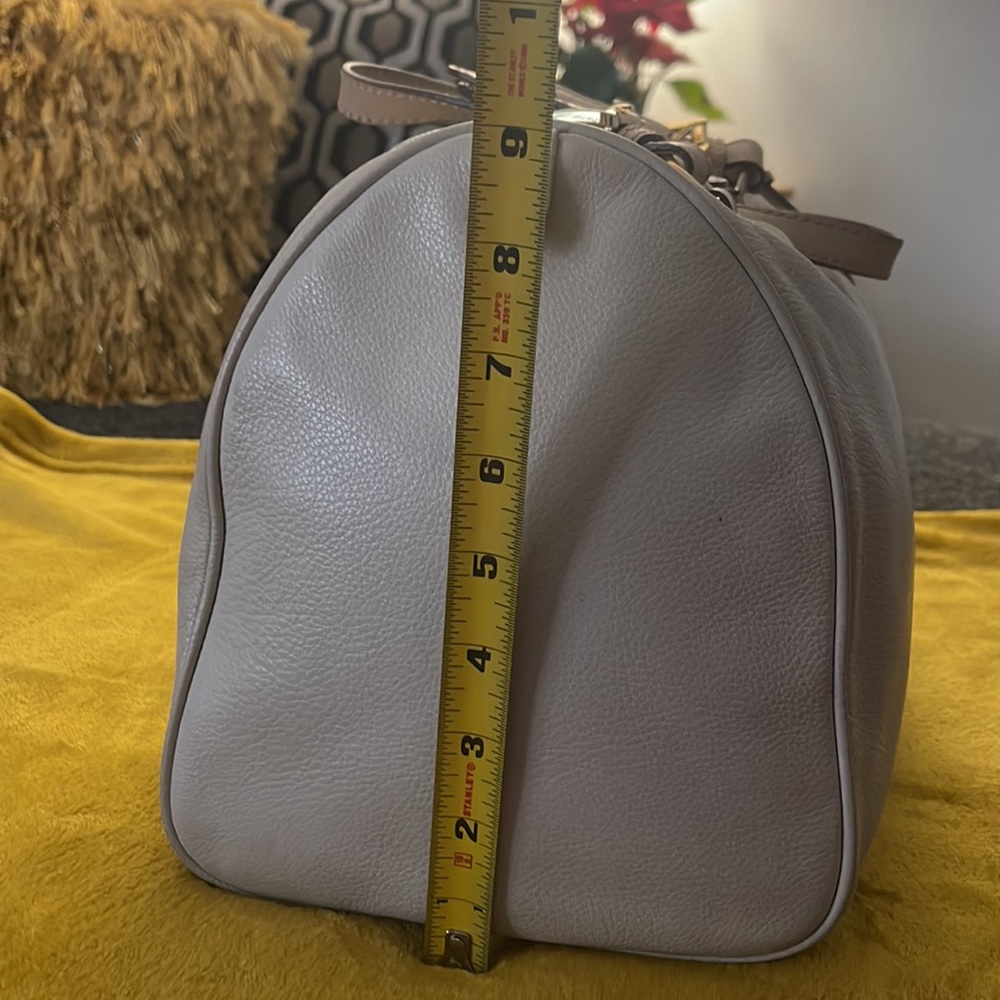 Authentic Genuine Leather Michael Kors Handbag - Picture 13 of 14